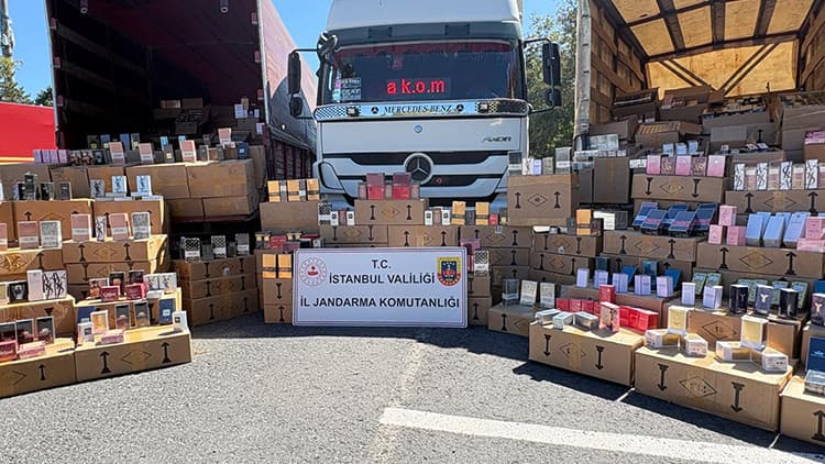 Orijinal gibi göstermek için karekod koymuşlar: Bağcılar'da 200 milyonluk sahte parfüm vurgunu