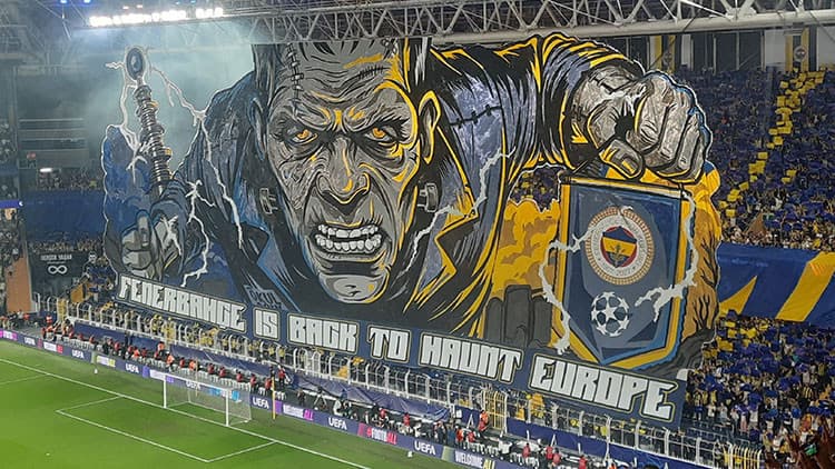 Fenerbahçe tribünlerinden Şampiyonlar Ligi'ne özel koreografi şovu!