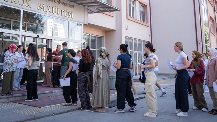 KPSS maratonu başladı: Alan bilgisi sınavı yapılıyor