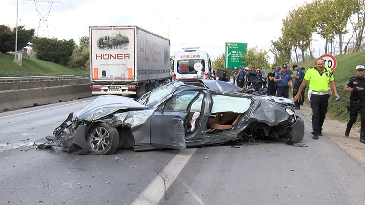 İstanbul’da feci kaza: Takla atan aracın sunroofundan yola fırlayan sürücü ağır yaralandı