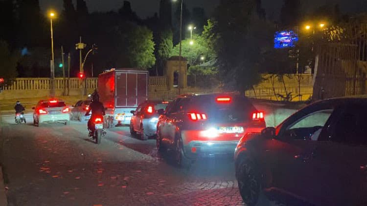 Fatih’te surlarda erkek cesedi bulundu