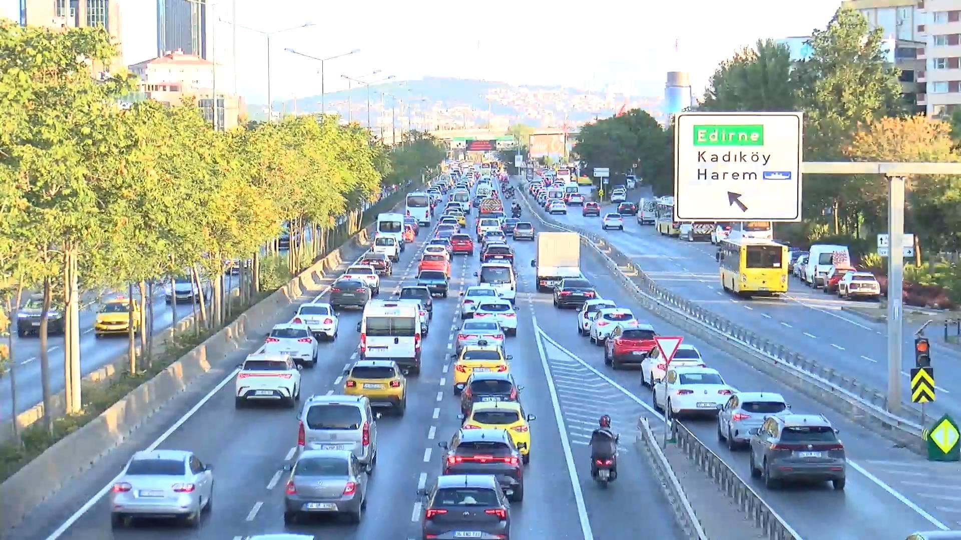 İstanbul'da trafik yoğunluğu! Günün erken saatlerinde başladı