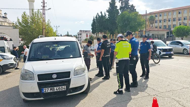 Riskli okullara sabit polis