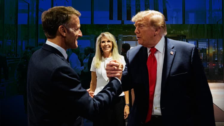 Trump ile Macron'dan dünyayı şaşırtan poz
