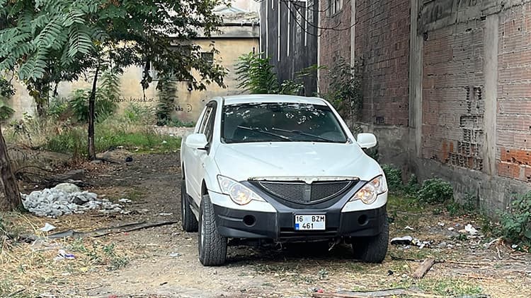 Bursa'da ilginç anlar: Araca kendini kilitleyen kadın polisi alarma geçirdi