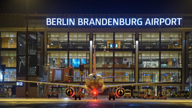 Berlin'de İHA alarmı: Brandenburg Havalimanı kapatıldı