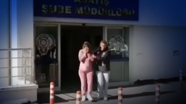 Hırsızlık yaptı kıyafet değiştirip kaçtı: Bindiği otobüste yakalandı