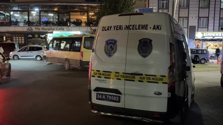 Eşiyle telefonda görüştüğünü iddia ettiği kişiyi, silahla sırtından ve bacaklarından vurdu
