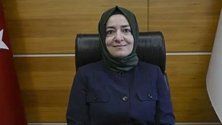Son dakika : AK Parti Genel Başkan Yardımcısı Fatma Betül Sayan Kaya istifa etti
