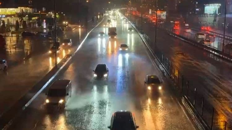 İstanbul'da sağanak etkili oldu