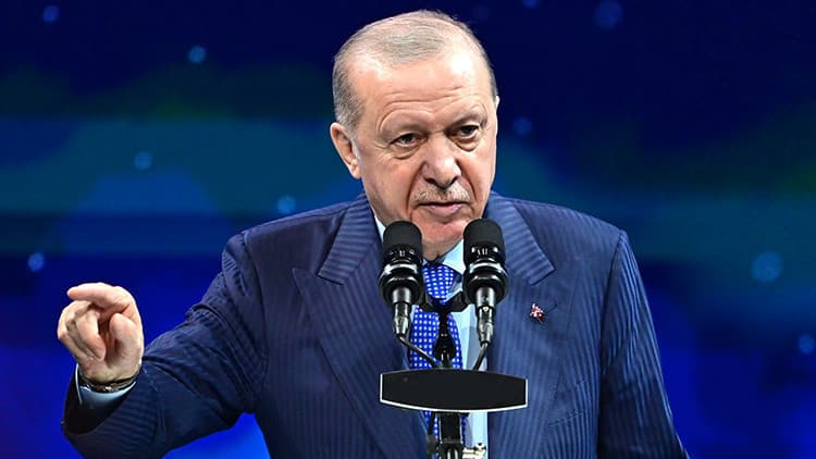 Kabine toplanıyor