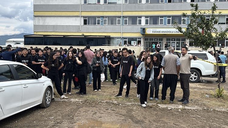 Öğretmen, okul bahçesinde yeğeni tarafından öldürüldü | Acı detayı vali açıkladı: Katilini yetiştirip evlat olarak bakmış
