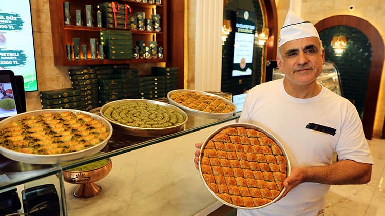 Mühendisliği bıraktı, ABD'de baklava kralı oldu! Elon Musk'ın SpaceX'ine kadar ulaştırdı