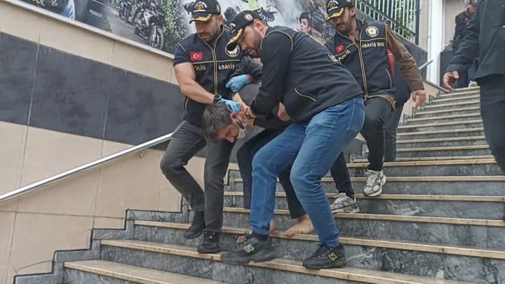 Eyüpsultan Camii'ndeki kavgada havaya ateş açılmıştı! İfadeleri ortaya çıktı: 'Bir anda yüzüme tükürmeye başladı'