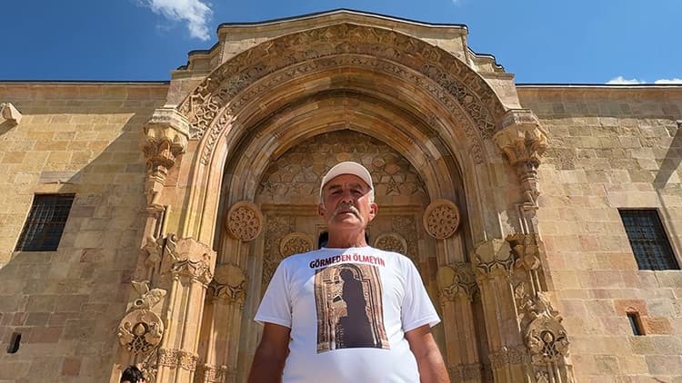 798 yıllık UNESCO mirası Divriği Ulu Cami'nin gönüllü elçisi oldu: Ziyaretçiler boş taşa bakmasın