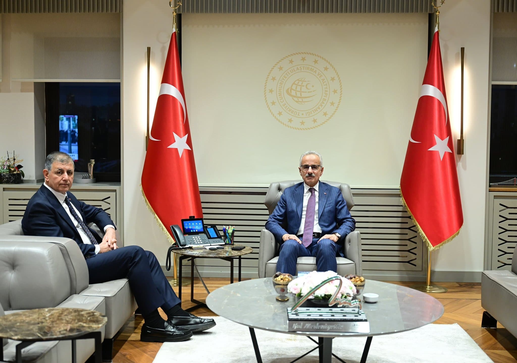 Bakan Uraloğlu, İzmir Büyükşehir Belediye Başkanı Tugay'ı kabul etti