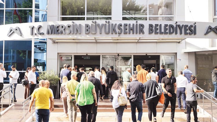Mersin’de belediye operasyonu: Vahap Seçer gözaltında