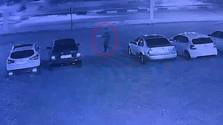 Antalya'da oto galeri kundaklandı: 6 otomobil benzinle ateşe verildi