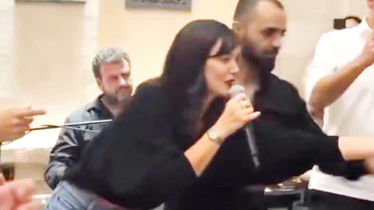 Önce şarkı sonra halay