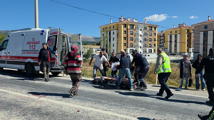 Kütahya'da feci kaza: Otomobille çarpışan motosikletin sürücüsü hayatını kaybetti