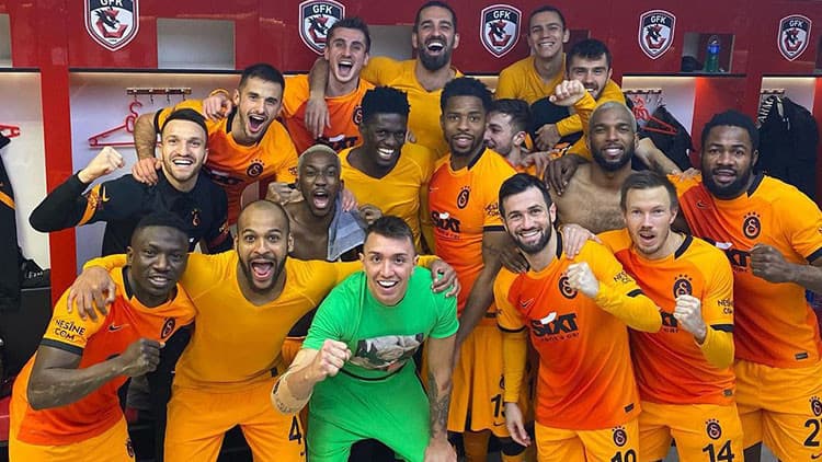 Galatasaray'ın eski yıldızı Bursa'ya! Görüşmeler başladı