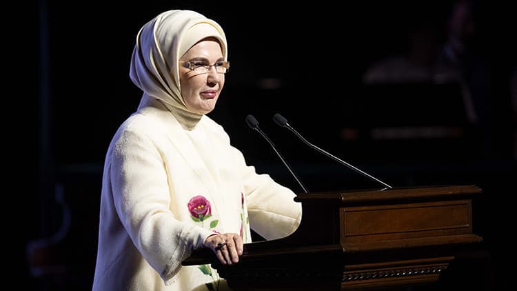 Emine Erdoğan, Türkiye Maarif Vakfı'nın 10. kuruluş yıl dönümünü kutladı