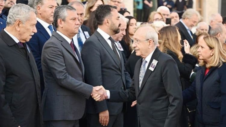 Tokalaştı ama yüzüne bakmadı