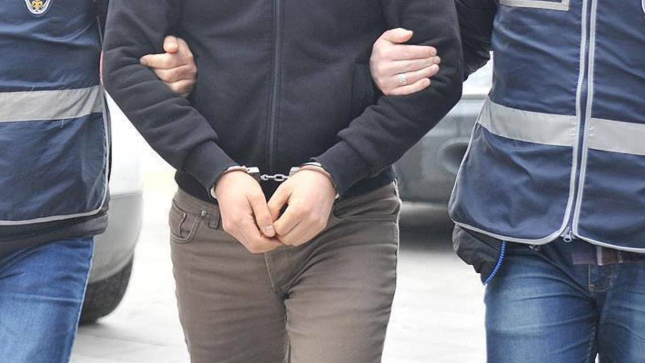 Antalya'ya tatile gelen gurbetçi 'cumhurbaşkanına hakaret'ten tutuklandı