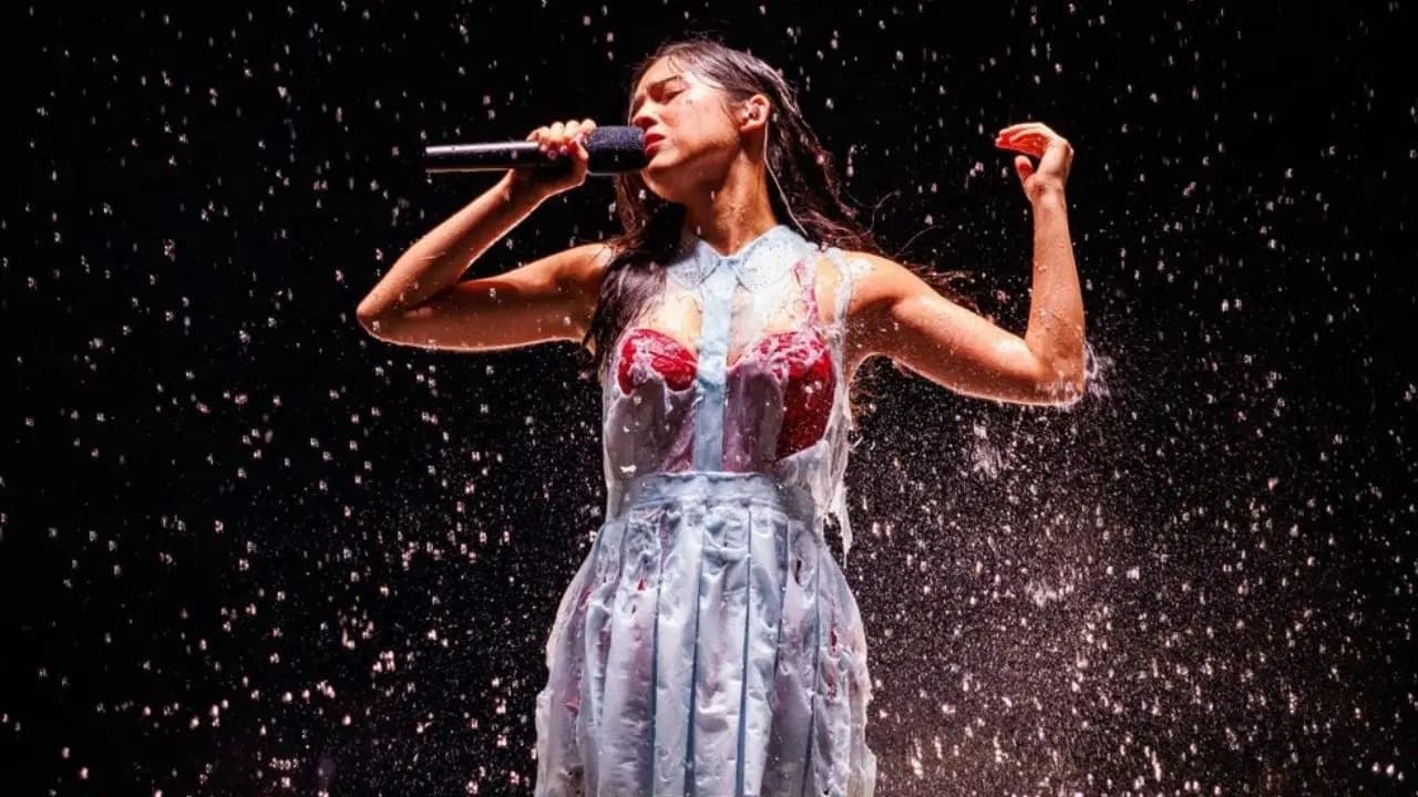 Olivia Rodrigo’nun sahne kıyafeti eridi: Sıra dışı tasarımın arkasında Türk imza!