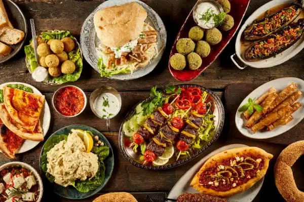 Yemeğinizin lezzetinden ödün vermeyin: Fazla yağlı yemeklerin yağını azaltan 8 pratik yöntem