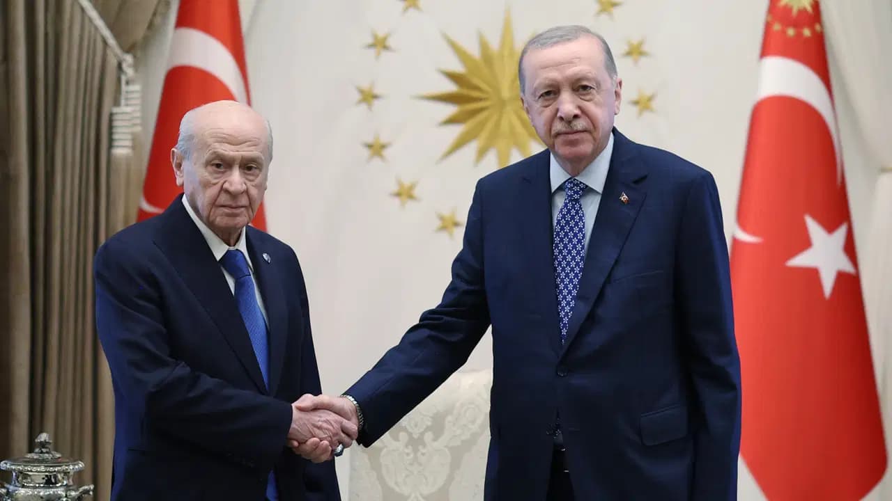 Son dakika... Saray'da sürpriz görüşme: Erdoğan ve Bahçeli bir araya geldi
