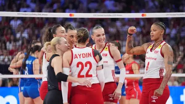 Sırbistan'a set vermedik: Filenin Sultanları, Avrupa Şampiyonası'nda finalde