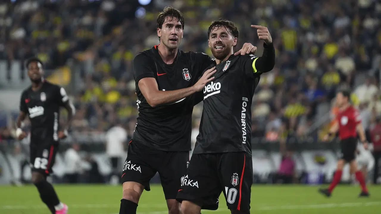 Dusan Vlahovic, Mario Gomez'i geride bıraktı