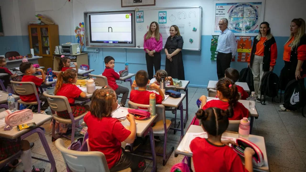 Güzelbahçe Belediyesi’nden öğrencilere destek