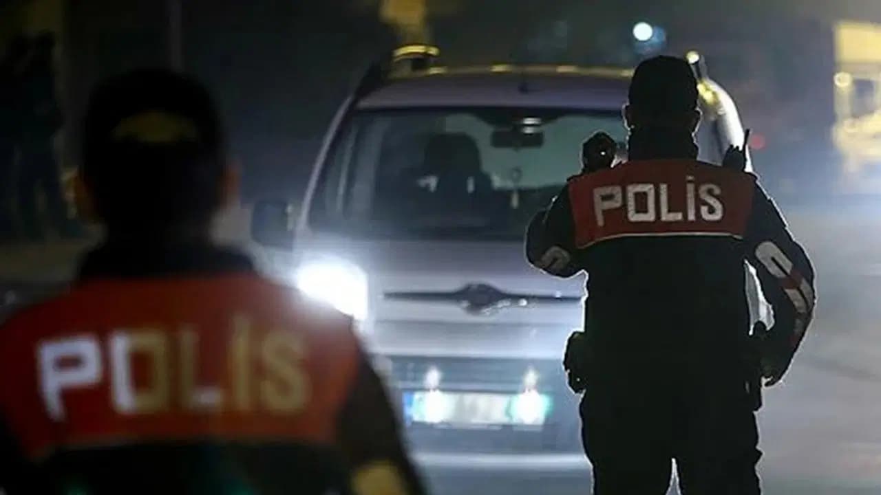 Durdurulan araçta 950 gram skunk ele geçirildi, sürücü gözaltına alındı