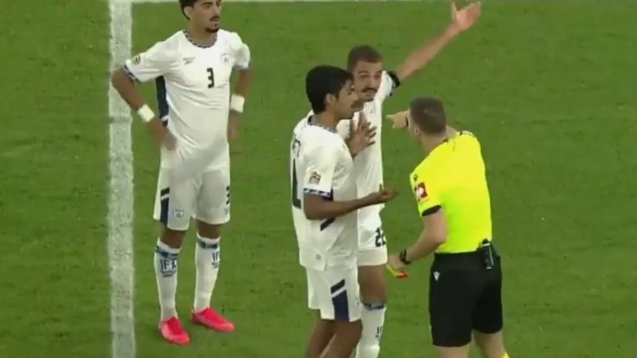 İsrailli futbolcu ateş etme taklidiyle sevindi: Oyundan atıldı