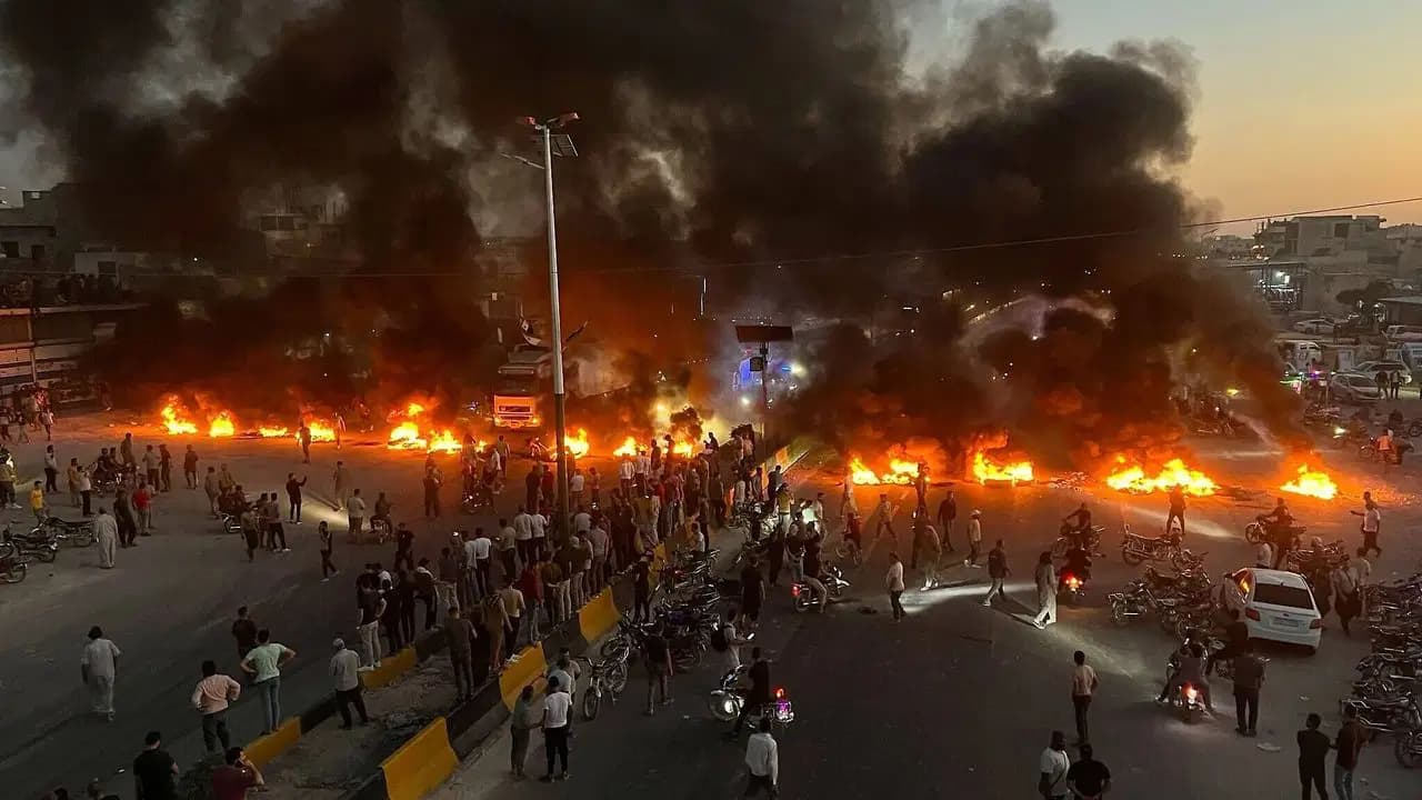 Suriye’de Esad sonrası en büyük protesto dalgası: Yakıt fiyatları patladı, yollar kapandı