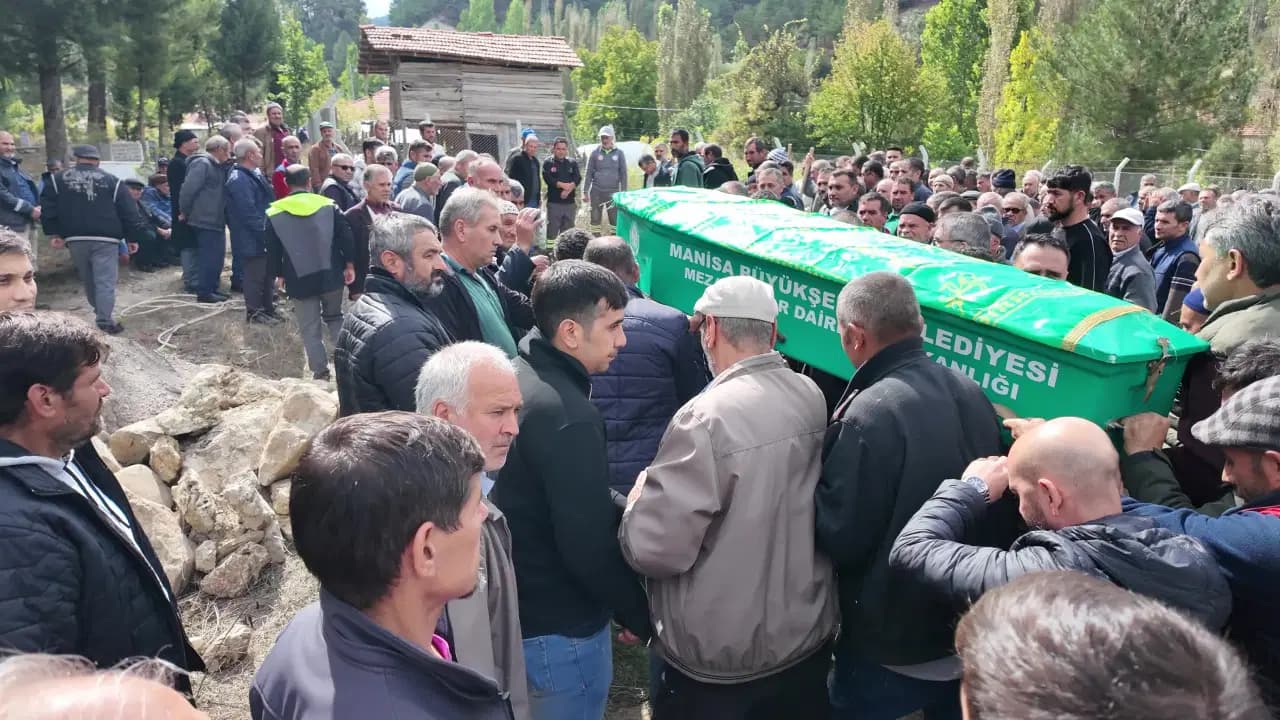 Soma'daki maden faciasında yaşamını yitiren Halit Ersay son yolculuğuna uğurlandı