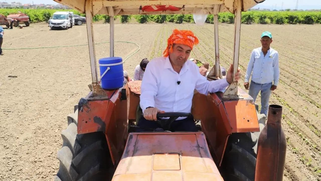 AKP'li belediye başkanı elini makineye kaptırdı: Ameliyata alındı