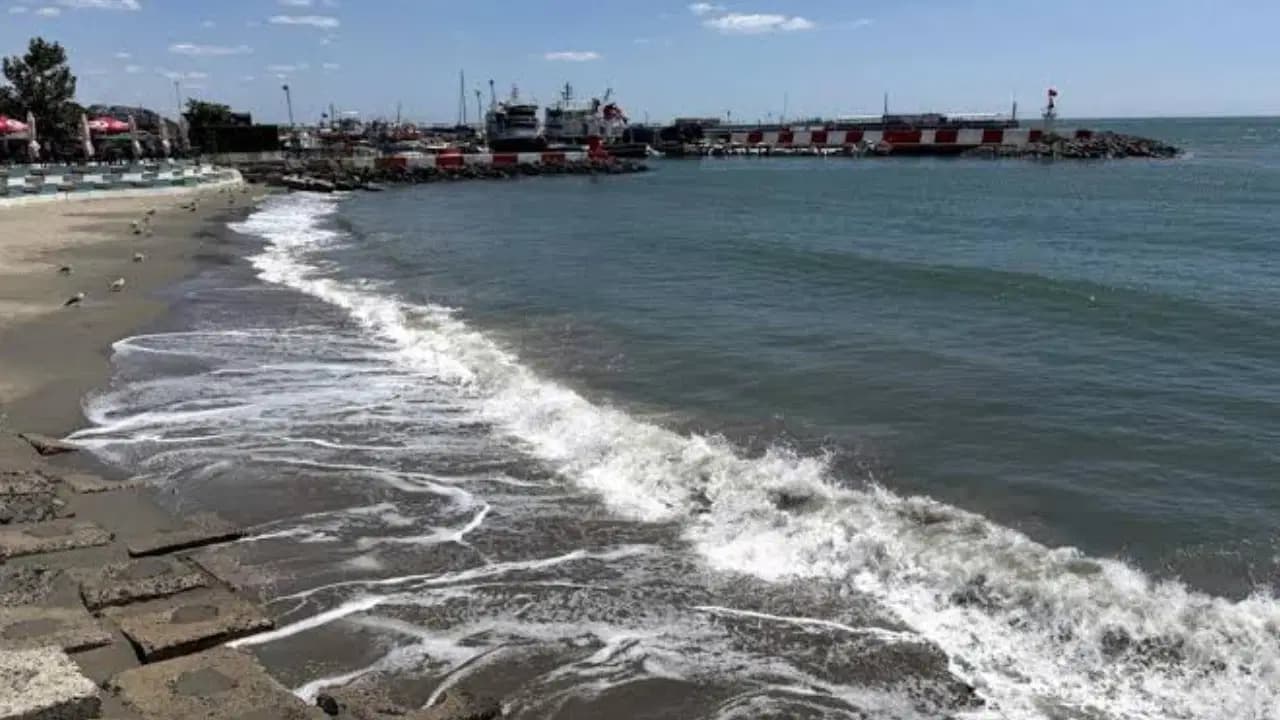 Yüksek dalga alarmı: İstanbul'un o ilçesinde denize girmek 2 gün yasaklandı