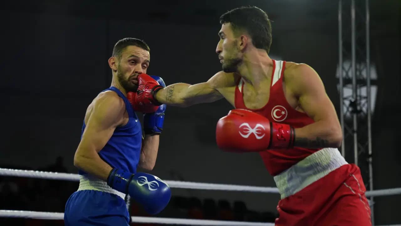 Milli boksörler Bulgaristan'da madalyayı garantiledi!