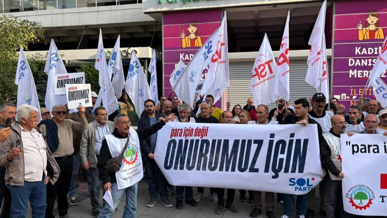 Emekliler sokağa indi: 'Bu mücadele bize Şekeroğlu'nun emaneti'