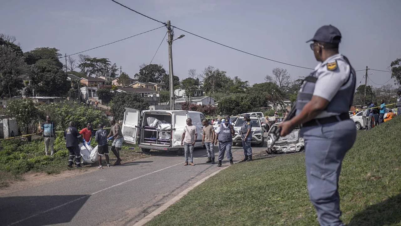 Güney Afrika’da bara silahlı saldırı: 17 kişi öldü, 15 kişi yaralandı
