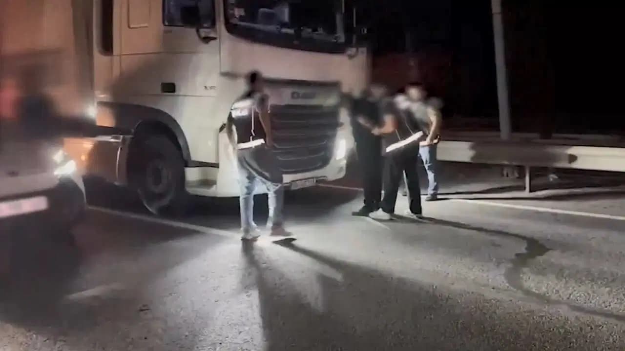 İstanbul’da TIR’ın yakıt tankında 224 kilo sıvı metamfetamin ele geçirildi