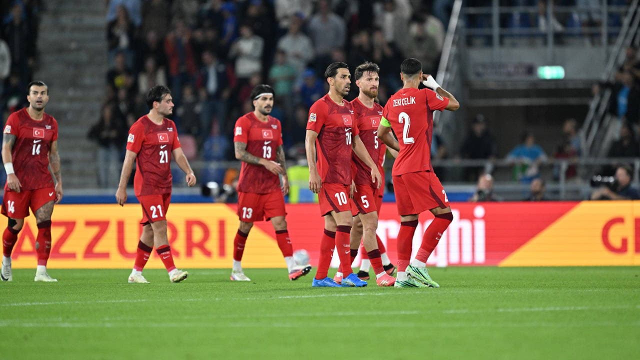 Spor yazarları İtalya - Türkiye maçını yorumladı: 'Montella, onu başarıya götüren seçimlerinin mahkumu olmuş gibi'