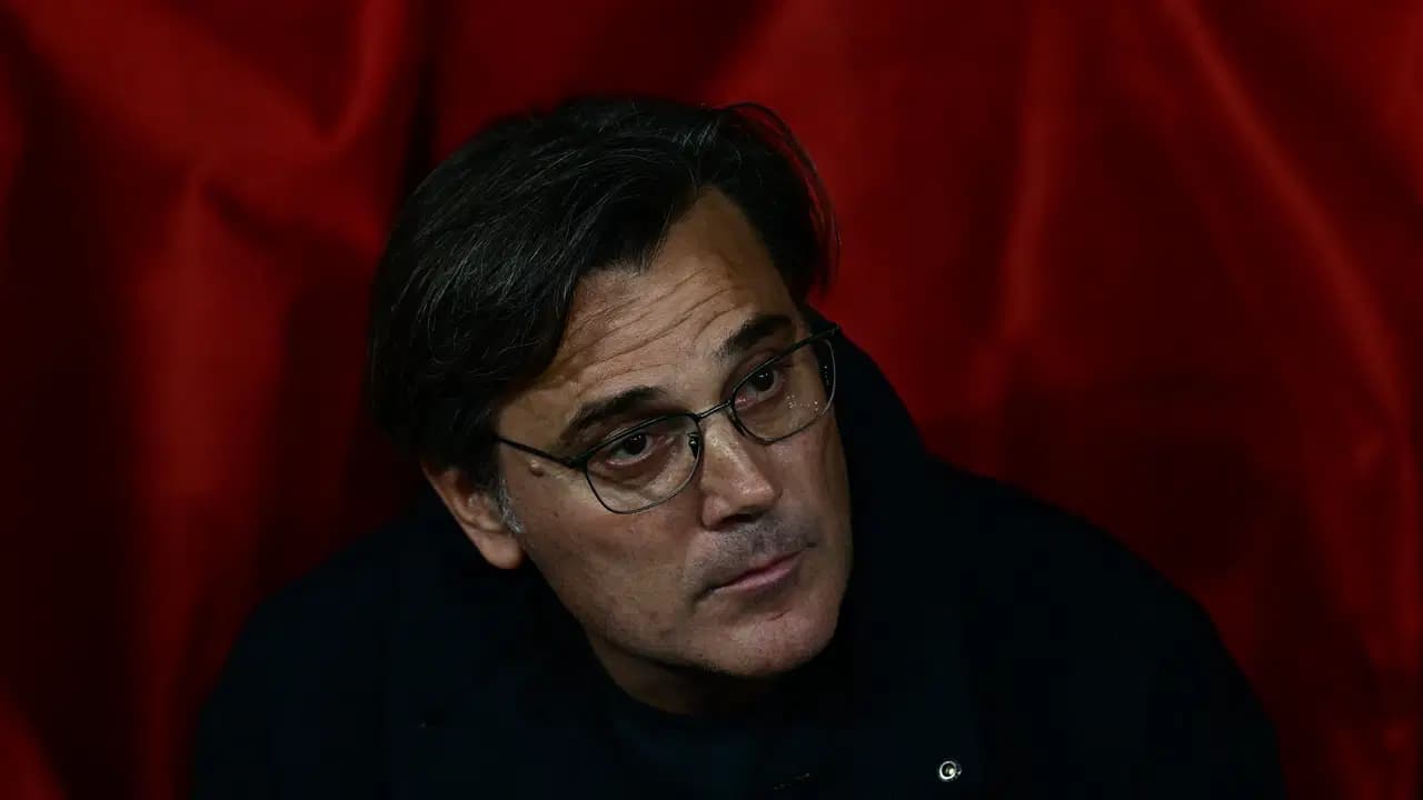 Spor yazarları Türkiye - İtalya maçını değerlendirdi: 'Montella doğru tercihler yapamıyor'