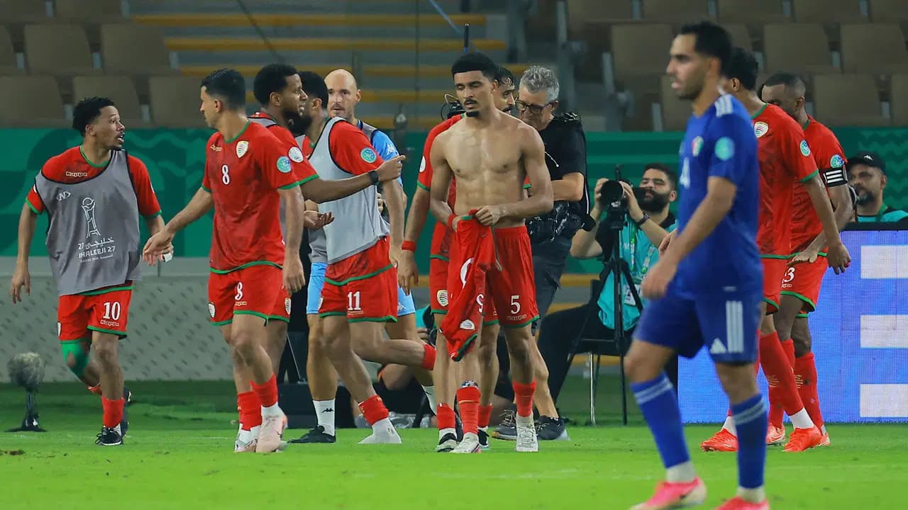 Yeşil sahalarda ilginç olay: Gol sevincince formasını çıkardı, tur atlayanı kura belirledi