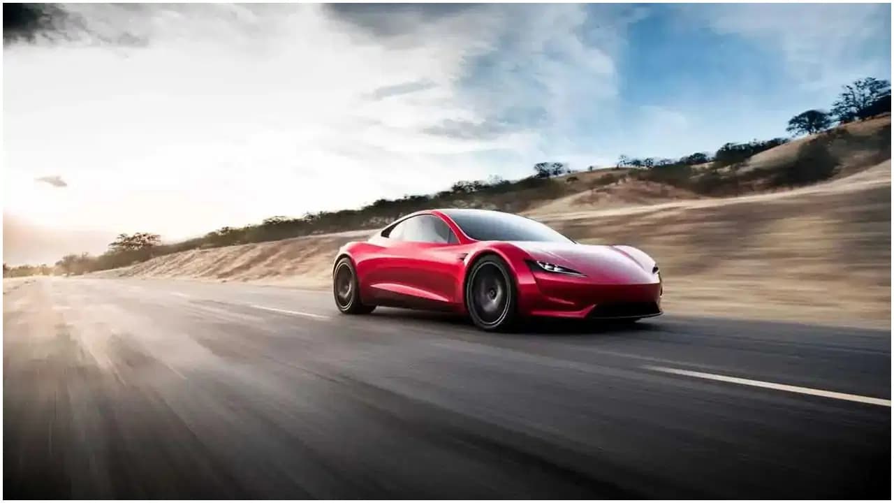 Uçan Tesla Roadster'a fırtına engeli: Gösteri bir kez daha ertelendi