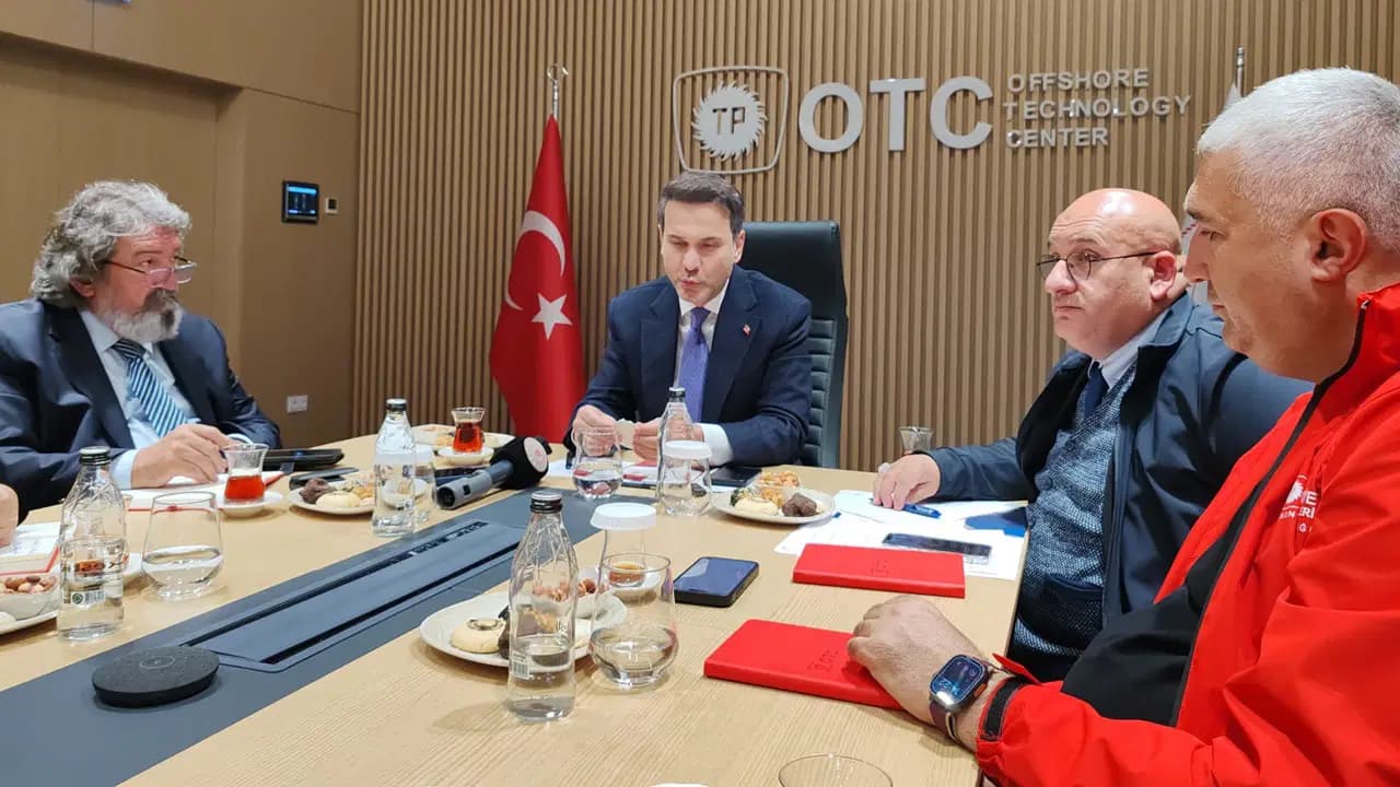 Bakan Bayraktar’dan TİGAD genel başkanı Okan Geçgel ve basın heyetine özel açıklamalar