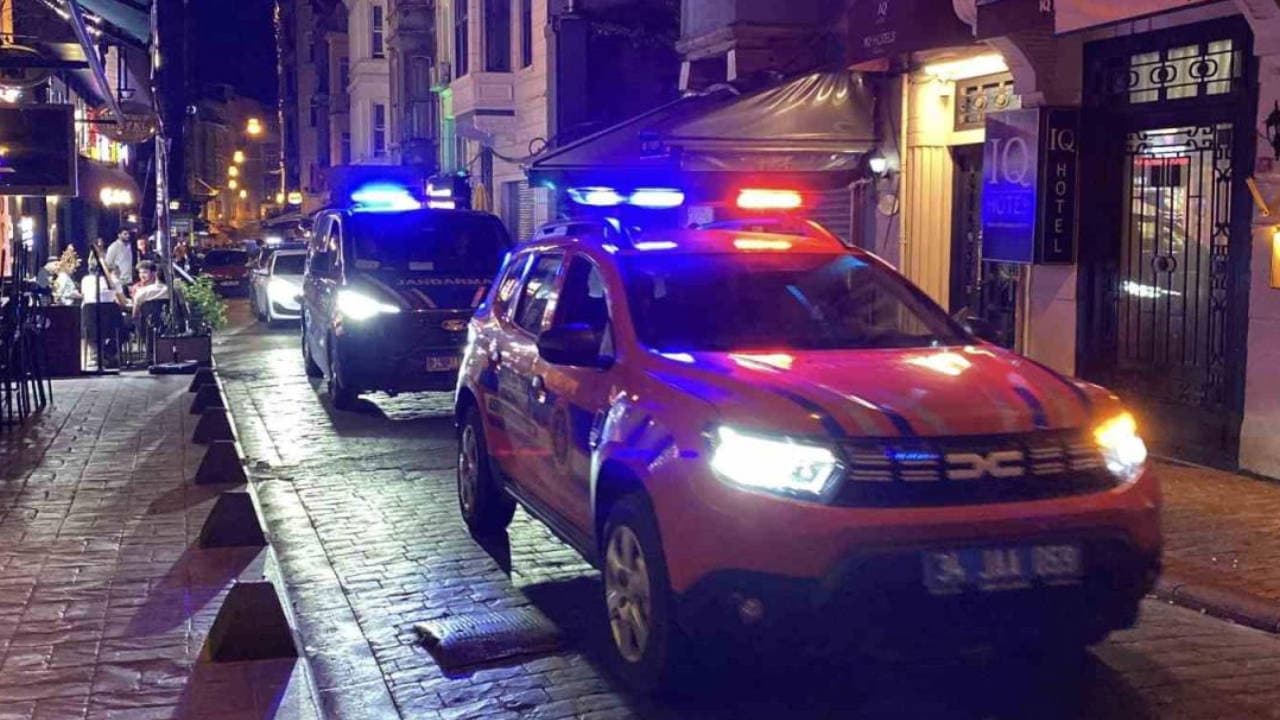 İzmir'deki LGBTİ operasyonu: 16 kişi tutuklandı